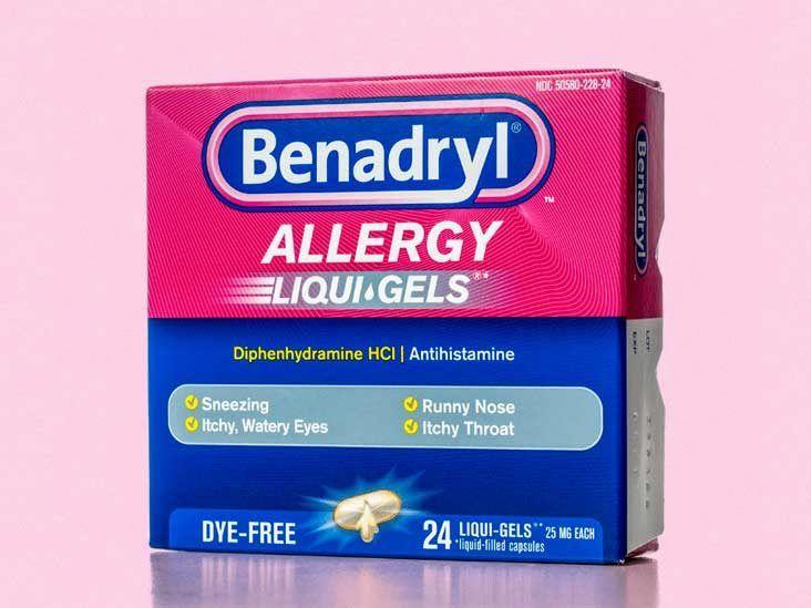 A pink and blue box of Benadryl Allergy Liqui-Gels, an antihistamine used to treat allergies.