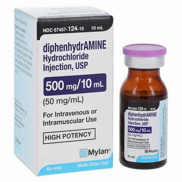 A brown glass vial of diphenhydramine hydrochloride injection, a histamine H1 receptor antagonist, used to treat allergies.