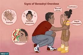 A father looks concerned as his child displays symptoms of Benadryl overdose: blurred vision, confusion, tremors, extreme drowsiness, hallucinations, and rapid heartbeat.